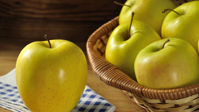 Na ilustračnej snímke odroda jabĺk Golden Delicious.