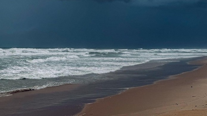 Vyhľadávaný dovolenkový ostrov sužuje rozbúrené more. Pri samostatných nehodách zahynuli tri osoby