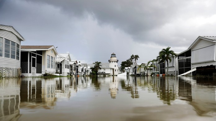 Zaplavené domy po hurikáne Irma v Everglades City na Floride.