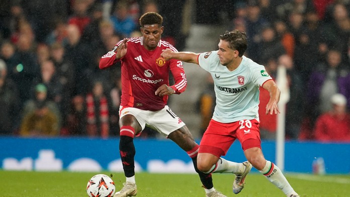 Európska liga: Manchester United na úvod s bodovou stratou. Slavia Praha sa teší z úspešného vstupu