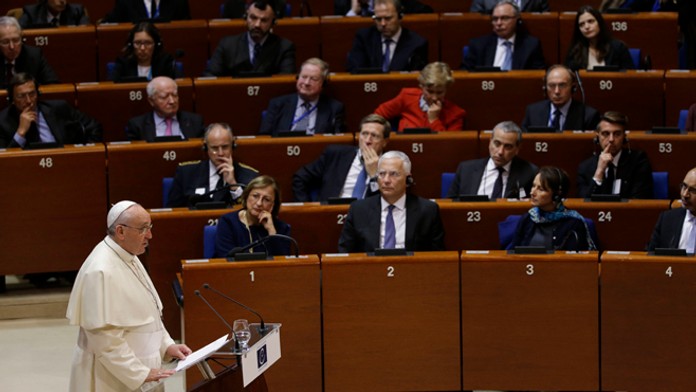 Pápež František vystúpil pred europoslancami.