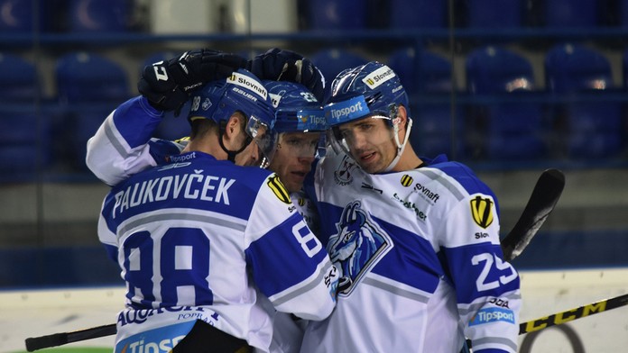 Na snímke zľava Lukáš Paukovček, Luboš Bartečko a Radoslav Suchý z Popradu