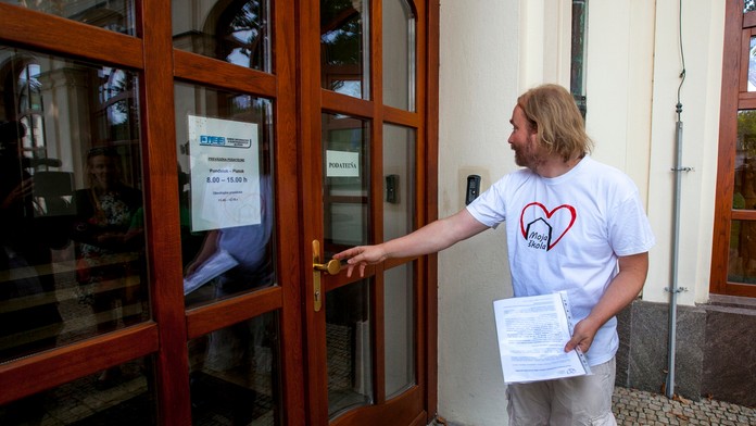 Zástupca štrajkového výboru Iniciatívy slovenských učiteľov (ISU) Vladimír Crmoman 