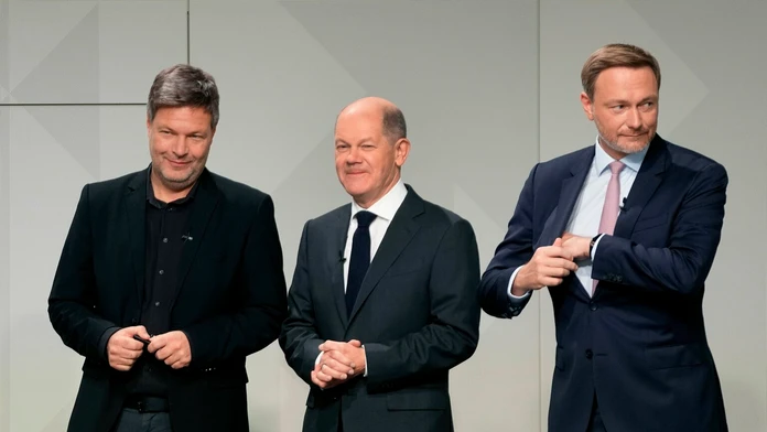 Lídri novej nemeckej koalície, v strede budúci kancelár Olaf Scholz.