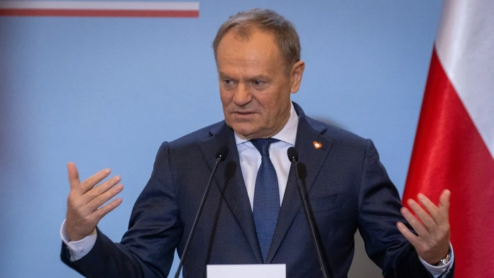 Tusk tvrdí, že Rusko plánovalo útoky na letecké spoločnosti. Kremeľ obvinenia odmieta