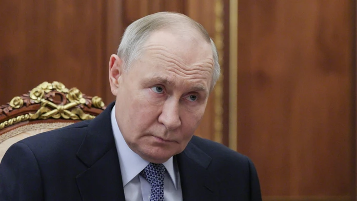 Biely dom priznáva, že ich Putin ťahá za nos. Senátori chcú potrestať krajiny ako Slovensko