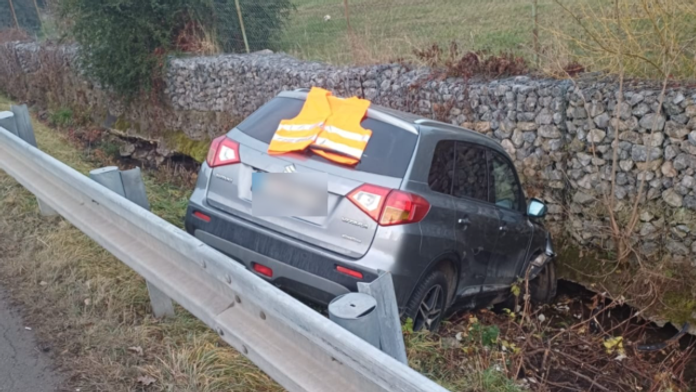 Na snímke auto v potoku, za volantom ktorého mala sedieť dcéra ministra Blanára.