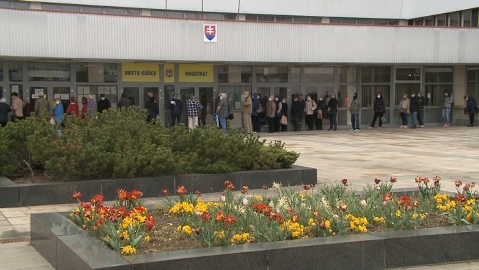 Na snímke špeciálna svetelná projekcia na budove Národnej banky Slovenska.