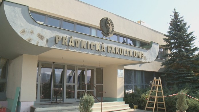 Právnická fakulta UMB.