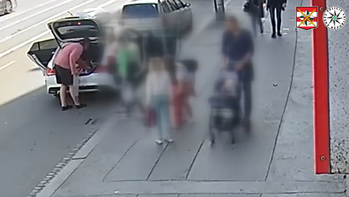 Český Robin Hood? Muž sa v Brne vkradol do zaparkovaného luxusného vozidla, odcudzené veci rozdal okoloidúcim