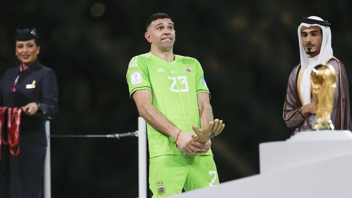 Martinez nezostal nič dlžný svojej povesti. Na Ligu majstrov prišiel v špeciálnej šiltovke a vytočil fanúšikov súpera