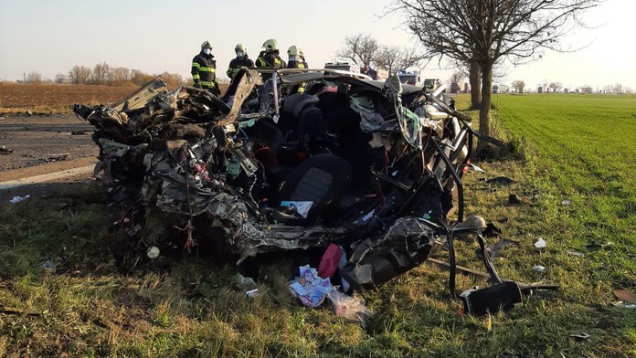 Záber vraku jedného z áut.