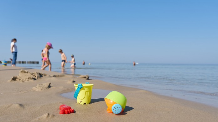 Nakazení boli návštevníci miestnej pláže. 