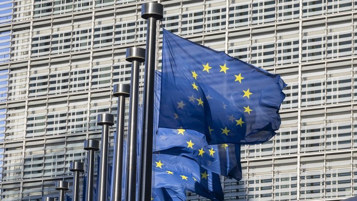 Dôvera v EÚ je najvyššia za posledných 18 rokov. Prieskum ukázal, koľko percent Slovákov dôveruje súčasnej vláde