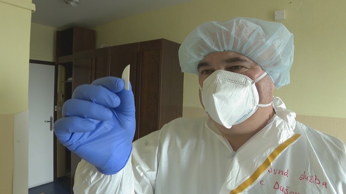 Kňazi pomáhajú už aj na covid oddelení. 