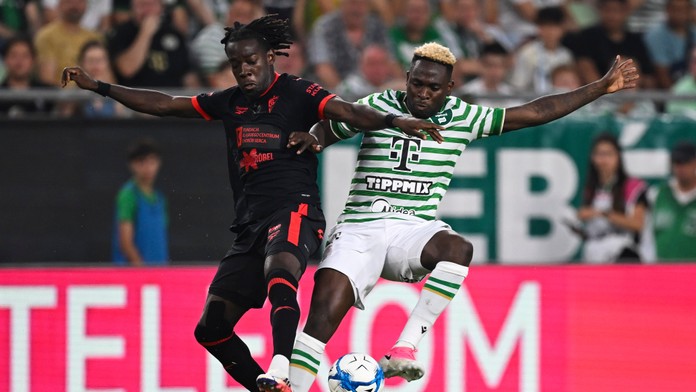 Súboj slovenských trénerov priniesol vyrovnaný duel. Bližšie do Európskej ligy má Ferencváros