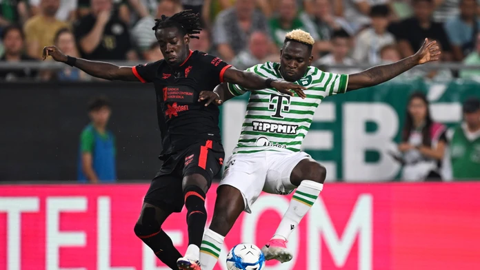 Súboj slovenských trénerov priniesol vyrovnaný duel. Bližšie do Európskej ligy má Ferencváros