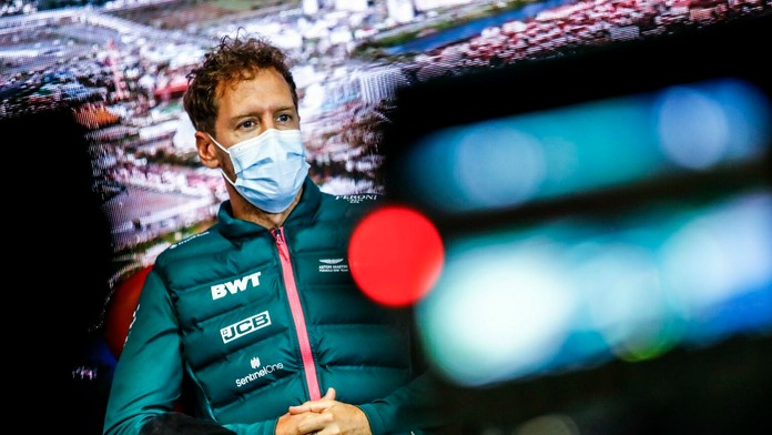 Nemecký pilot Formuly 1 Sebastian Vettel z tímu Aston Martin.