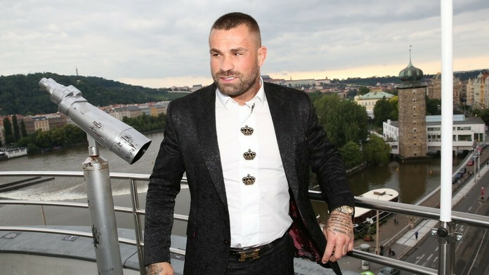 Poslankyňa Flordelis dos Santos de Souzová s manželom