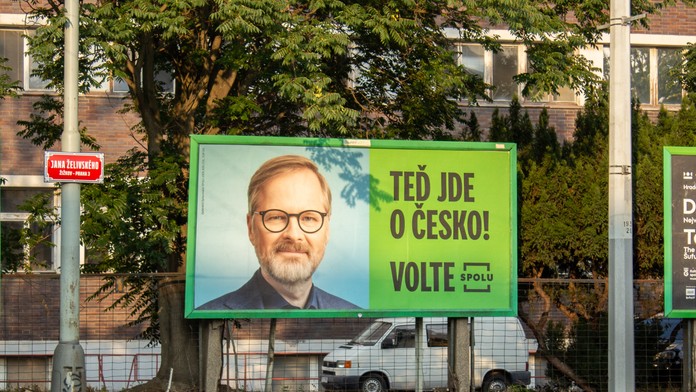 Debata v ČR: Ako najväčších spojencov nás súčasná vláda nevníma. Podľa Fialu hrozí, že Babiš ich zatiahne na východ