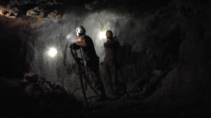 Práca baníkov je nesmierne náročná.