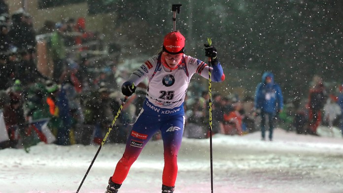 Biatlonistka Anastazia Kuzminová v stíhačke v Novom Měste na Moravě.