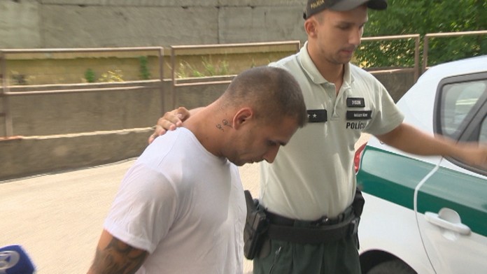 Otec, ktorý mal týrať syna, sa postavil pred súd.