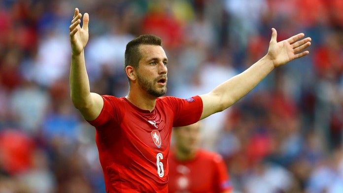 Čech Michael Luftner a jeho nechápavé gesto smerom k rozhodcovi.