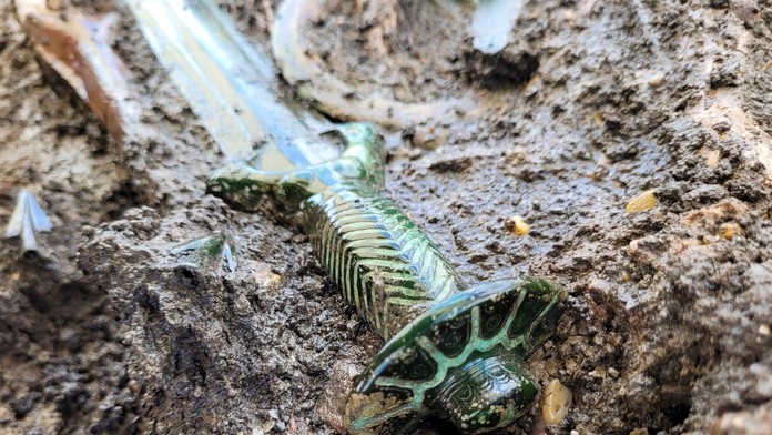 Skoro ako nový. V Nemecku našli mimoriadne dobre zachovaný meč zo staroveku