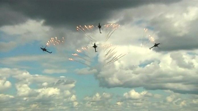 Havária vrtuľníka počas leteckej šou.