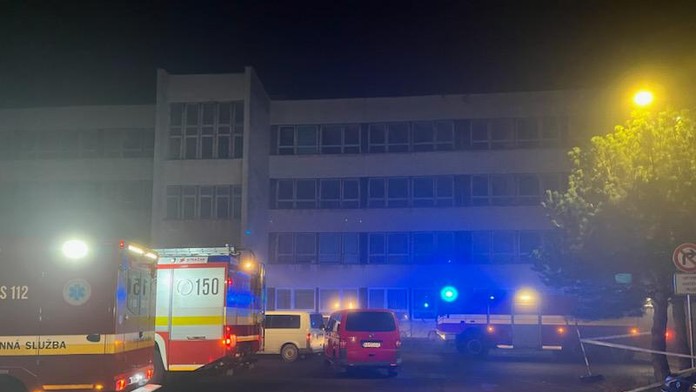 Máme dosť stresu doma aj v škole, nechceme čeliť ešte aj bombovým vyhrážkam, odkazujú polícii stredoškoláci