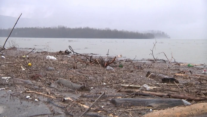 Veľké upratovanie čaká Šíravu aj tento rok