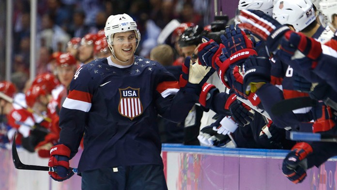 Americký hráč T.J. Oshie na archvínej snímke so ZOH v Soči.