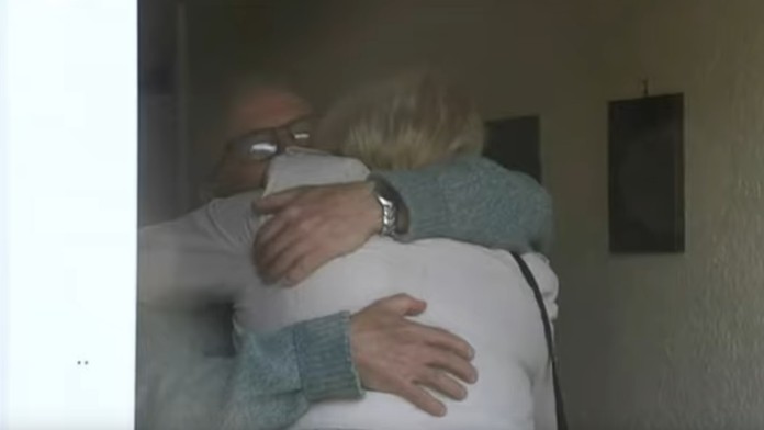 Stretnutie muža s jej dcérou.