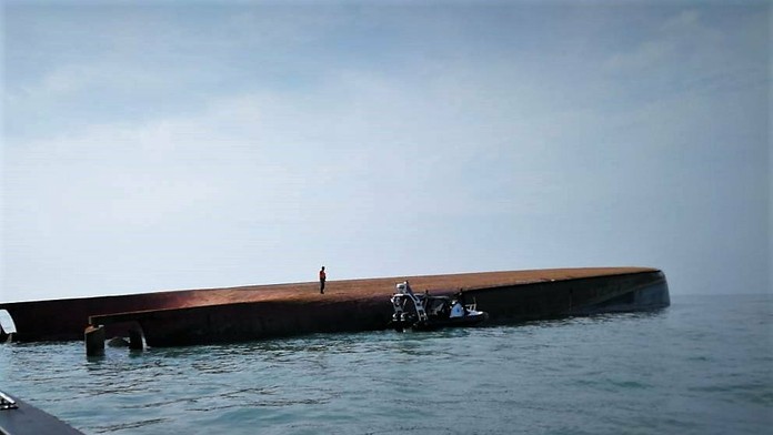 Do pátracích a záchranných operácií sa zapojili dve prieskumné lode.