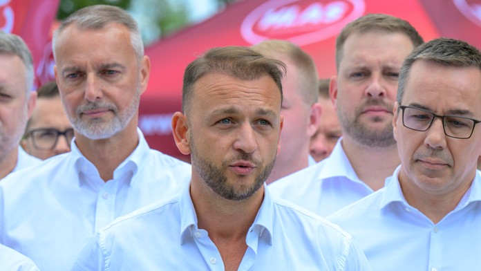 Hlas nechce zvyšovať platy poslancov a ministrov