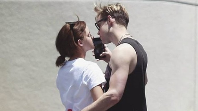 Bozk ako dôkaz: Emma Watson je znova s Chordom Overstreetom