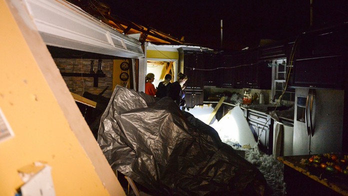 Tornádo pustošilo, čo mu prišlo do cesty.