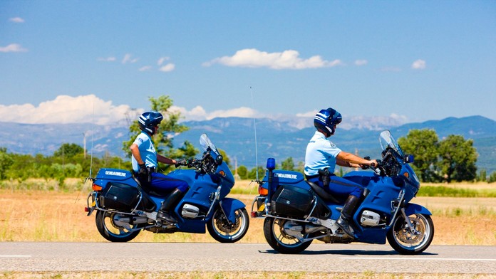 Chlapec (16) na bicykli na diaľnici predbehol policajnú motohliadku. Jeho maximálna rýchlosť ich šokovala