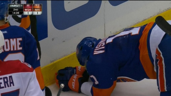 Ľubomír Višňovský po zranení na ľade.