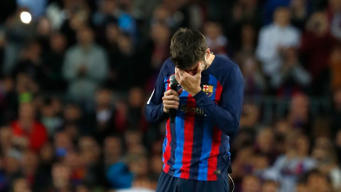 Piqué dostal vo svojom poslednom zápase kariéry červenú kartu. Nestihol ani vybehnúť na trávnik