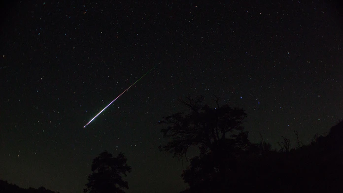 Prelet bolidu na juhu Slovenska zrejme skončil pádom meteoritov. Zverejnili približnú lokalitu