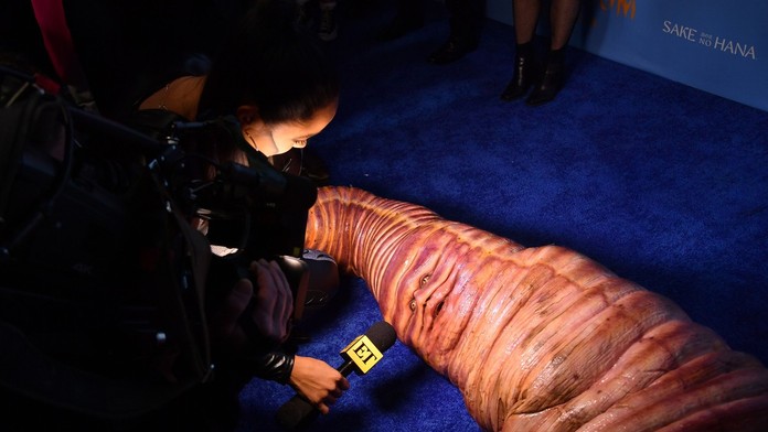 FOTOGRAFIE TÝŽDŇA: Najdlhší vlak sveta, dych berúca polárna žiara či Heidi Klum v bláznivom kostýme