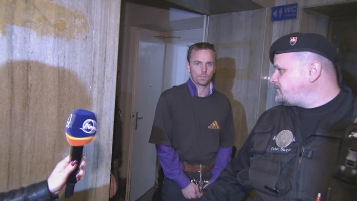 Na archívnej snímke z 29. apríla 2019 je vodca extrémistickej organizácie Islamský štát (IS) Abú Bakr Baghdádí