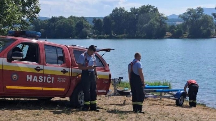 Nešťastie na Zlatých pieskoch. Z jazera vytiahli telo muža bez známok života