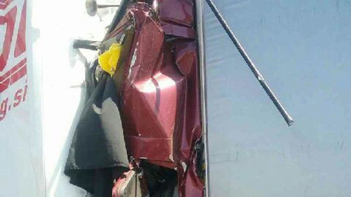 Takto sploštilo kabínu kamióna po zrážke.