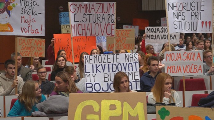 Protest za zachovanie škôl v Košiciach.