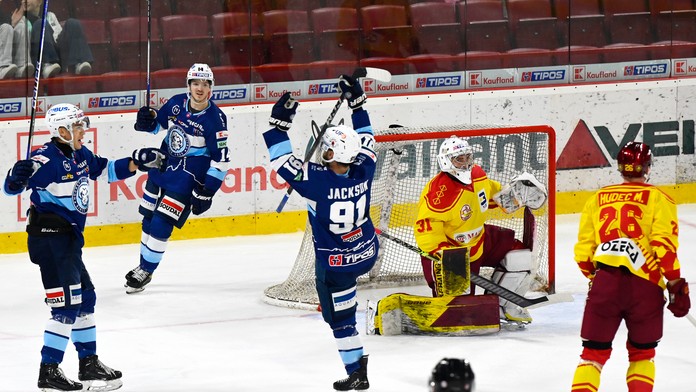 Náladová Nitra doma zabrala do plných. V sérii s Trenčínom vykročila za postupom