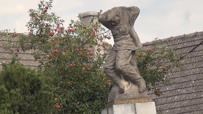 Pamätník padlým v SNP v obci Ladce.