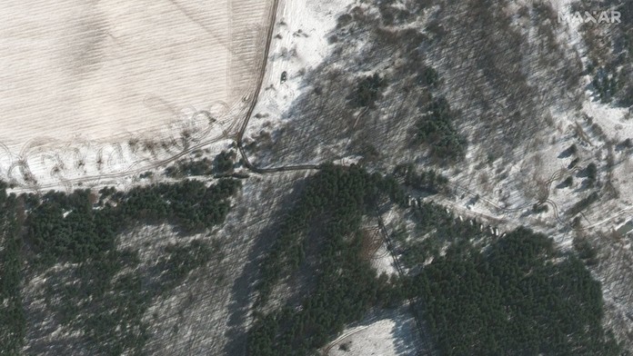 Obávaný vojenský konvoj sa rozptýlil, Rusi sú však bližšie ku Kyjevu